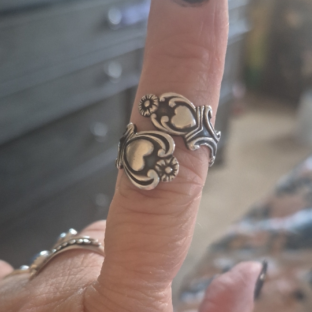 Avon Silver Floral Heart Ring